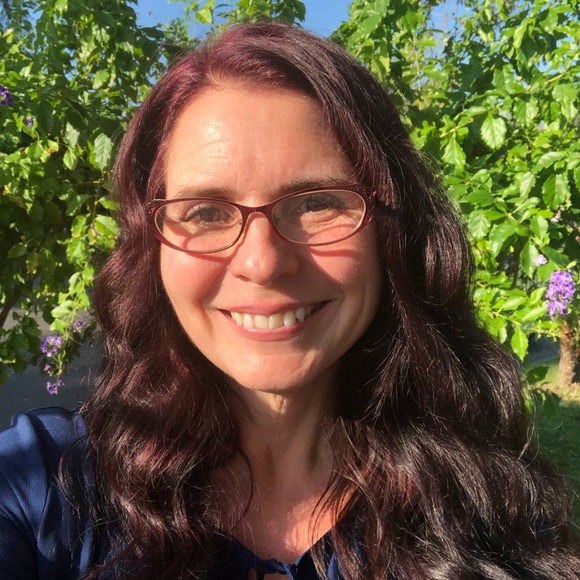 Meet your Posher, Connie - Picture 2 of 4